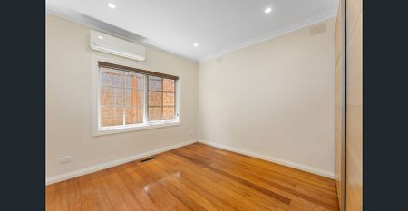 Spacious 5-Bedroom Family Home in Prime Box Hill North Location - Photo 5