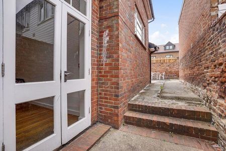 1 bedroom in a house share to rent - Photo 5