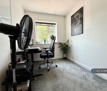 4 bedroom semi-detached house to rent - Photo 1