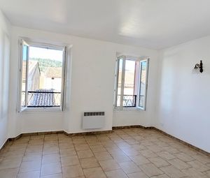 Location Appartement 3 pièces 74m² COLLOBRIERES 83610 - Photo 4