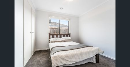 Expansive family home in established Highton - Photo 4