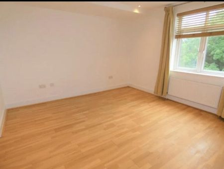 3 bedroom flat to rent - Photo 2