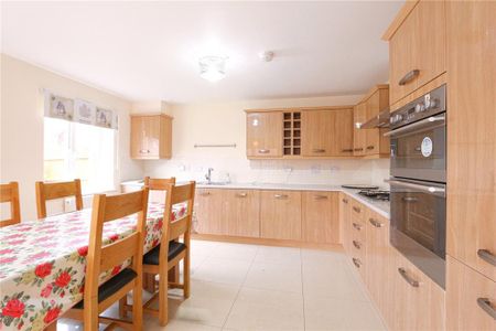 4 bedroom detached house to rent - Photo 2