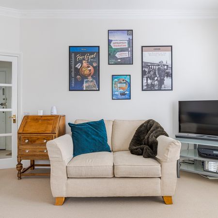 A stunning and spacious two double bedroom apartment with terrace of this attractive house. - Photo 4