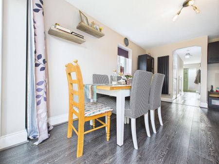 3 bedroom semi-detached house to rent - Photo 2