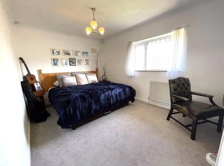 4 bedroom detached house to rent - Photo 2