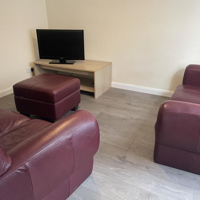 4 bedroom house to rent - Photo 1