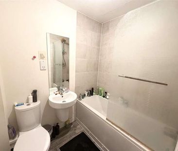 Great Clover Leaze, Bristol, Gloucestershire, BS16 - Photo 4