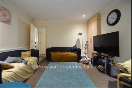 3 Bedroom Properties in Leeds - Photo 5