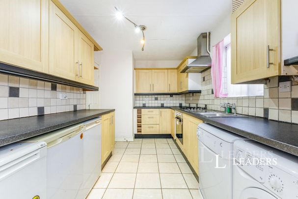 house to rent Rowden Road, Epsom, Surrey, KT19 - Photo 1