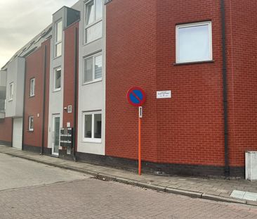 Centraal gelegen 2-SLK duplex met terras én overdekte autostaanplaats - Photo 2