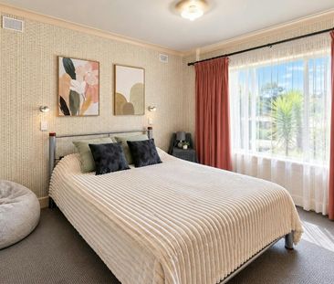 Spacious Furnished Family Home in the Heart of Victor Harbor - Photo 3