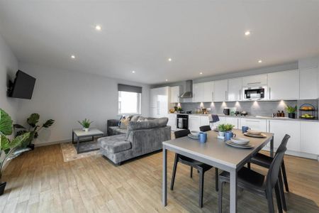 1 bedroom in a flat share to rent - Photo 4