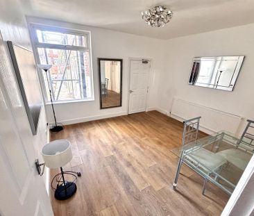 4 bedroom property to rent - Photo 1