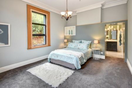 5 Bedroom Home with Sweeping Harbour Views - Photo 2