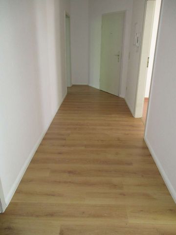 Frei ab 1.9.24 / LAMINAT / Bad mit Fenster / wg-gerecht ** - Foto 4