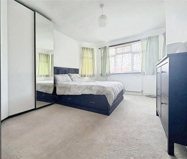 4 bedroom end of terrace house to rent - Photo 1