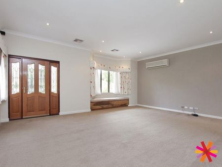 FAMILY HOME - Photo 2