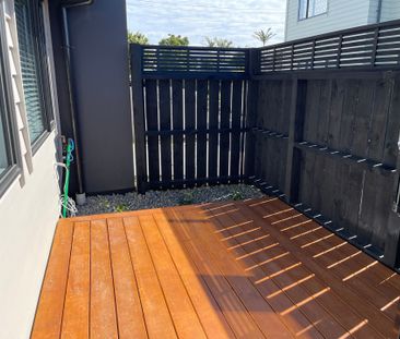 Two Level Townhouse&excl; - Photo 3