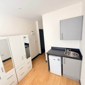 Studio Flat, Oakford Road, NW5 - Photo 3