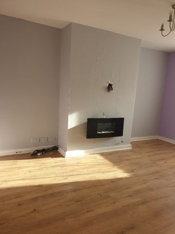 3 Bed Semi-Detached House, Hollin Park Crescent, LS8 - Photo 2