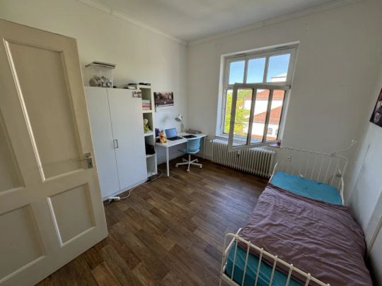 4-Zimmer-Altbau-Stadtwohnung mit Balkon - Photo 1