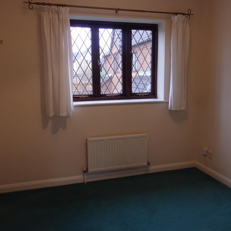 Available 2 Bed House - terraced - Photo 1