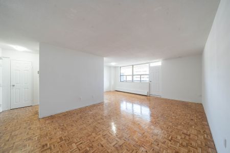 For Lease - 5 Glamorgan Avenue Unit# 904, Toronto, Ontario - Photo 3