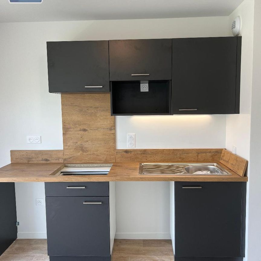 Location Appartement 2 pièces 39m² DEVILLE LES ROUEN 76250 - Photo 1