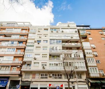Calle de Cavanilles, Madrid, Community of Madrid 28007 - Photo 4