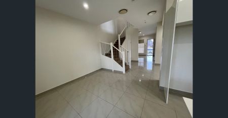 Contemporary 3-4 Bed Home Minutes from Shops & Transport, Spacious, Stylish Living in Chester Hill” - Photo 4