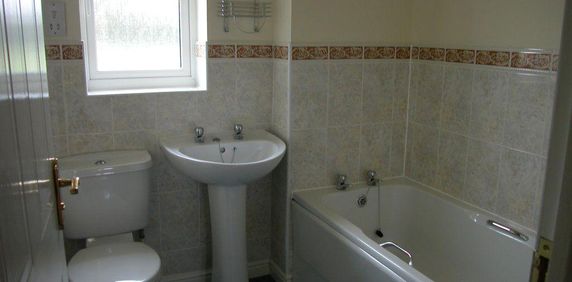 3 bedroom semi-detached house to rent - Photo 2