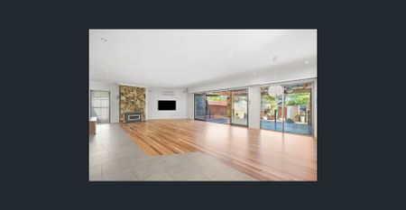 Spacious Family Living in a Prime Balwyn Location - Photo 2