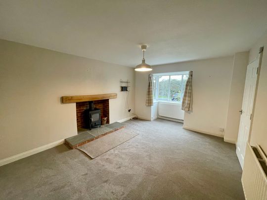 4 bedroom detached to let - Photo 1