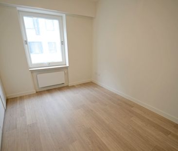 Mooi ongemeubeld appartement op een top locatie op de Kustlaan op e... - Photo 2