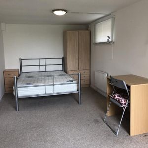 House share to rent - Photo 2