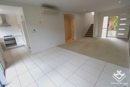 Townhouse in Secure Complex - Photo 4