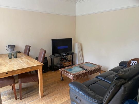 Room in a Shared House, Pymmes Green Road, N11 - Photo 1