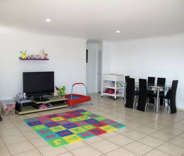 GREAT SIZE FAMILY HOME IN IDEAL LOCATION - Photo 3