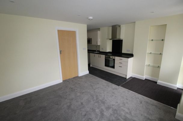 1 bedroom Flat To Let - Photo 1