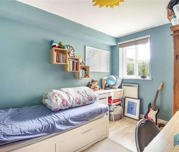 Lucas Gardens, East Finchley, London, N2 - Photo 3