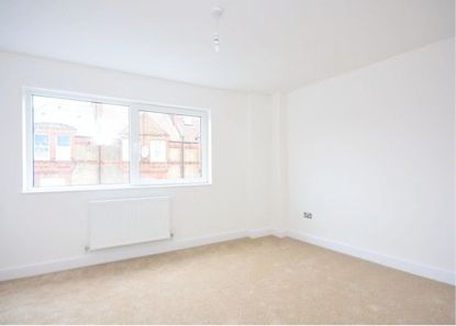 2 Bed Flat, Knights Hill, SE27 - Photo 1