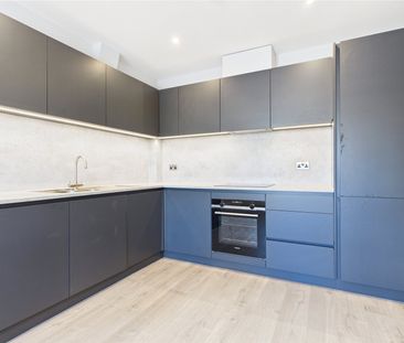 Batavia Road, Sunbury-On-Thames, London, TW16 - Photo 3