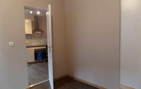1 pièce, 25m² en location à Saint Yrieix La Perche - 340 € par mois - Photo 4