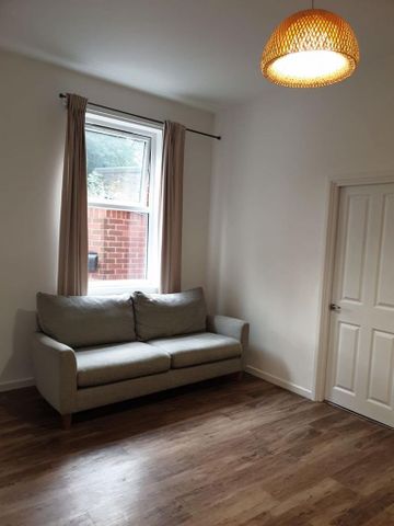 1 bedroom in a house share to rent - Photo 4