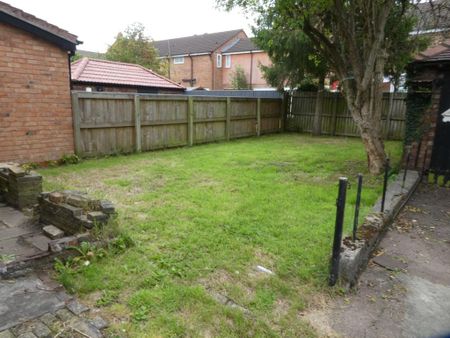 4 bedroom semi-detached house to rent - Photo 2