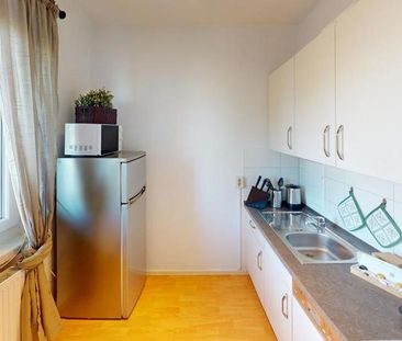 Jetzt kann`s losgehen - Vollmöblierte 2-Raum-Wohnung mit Balkon - Photo 1