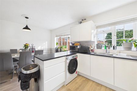 3 bedroom semi-detached house to rent - Photo 5