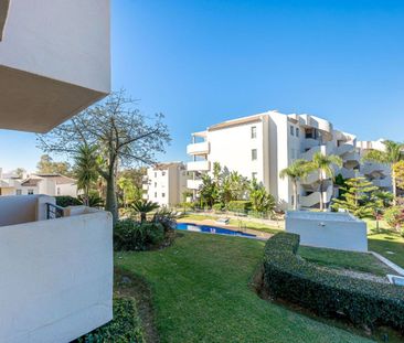 Middle Floor Apartment in Elviria - Photo 4