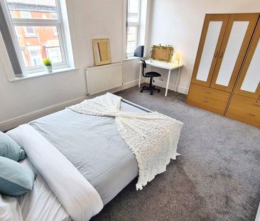 4 bedroom terraced house to rent - Photo 5